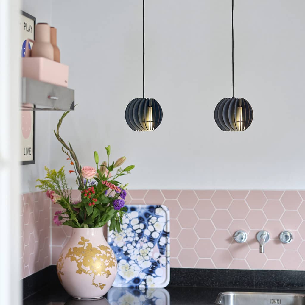 Atmosphere hanglamp - hanglamp in de kleur Black van Van Tjalle en Jasper