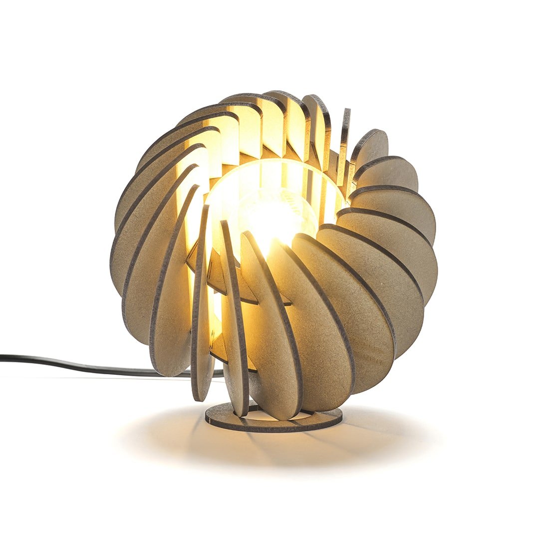 Atmosphere tafellamp - hout in de kleur Black van Van Tjalle en Jasper