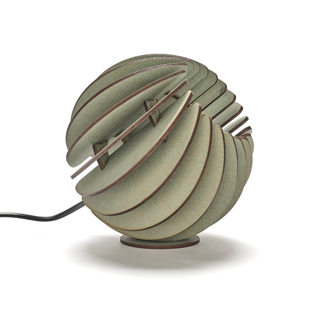 Atmosphere tafellamp - hout in de kleur Black van Van Tjalle en Jasper