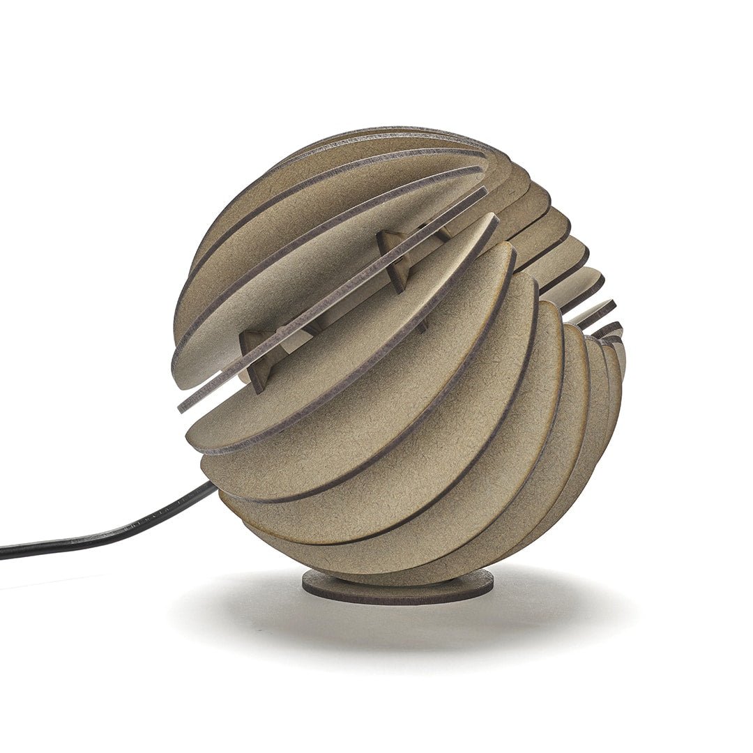 Atmosphere tafellamp - hout in de kleur Black van Van Tjalle en Jasper