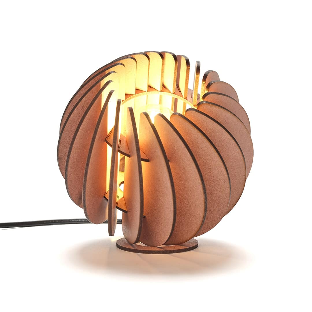 Atmosphere tafellamp - hout in de kleur Black van Van Tjalle en Jasper