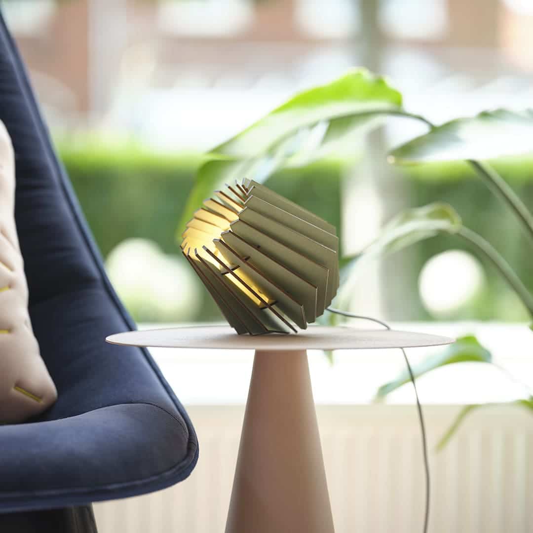 Mini - spot tafellamp - hout in de kleur Black van Van Tjalle en Jasper