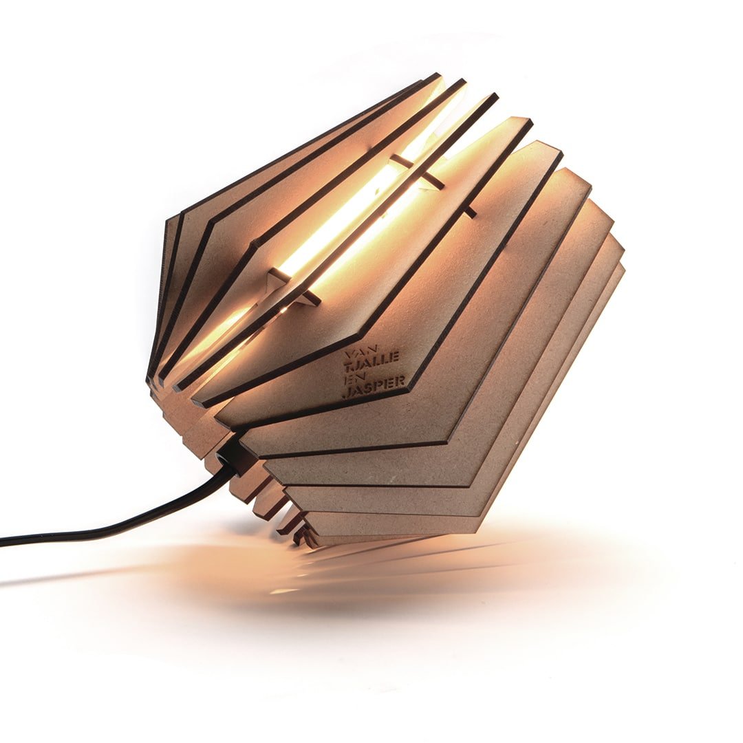 Mini - spot tafellamp - hout in de kleur Black van Van Tjalle en Jasper