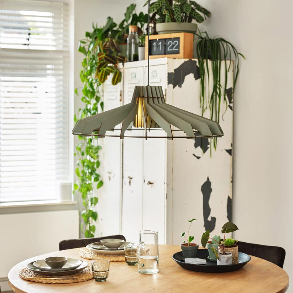 Nikolamp Tesla hanglamp - eetkamer in de kleur Naturel van Van Tjalle en Jasper