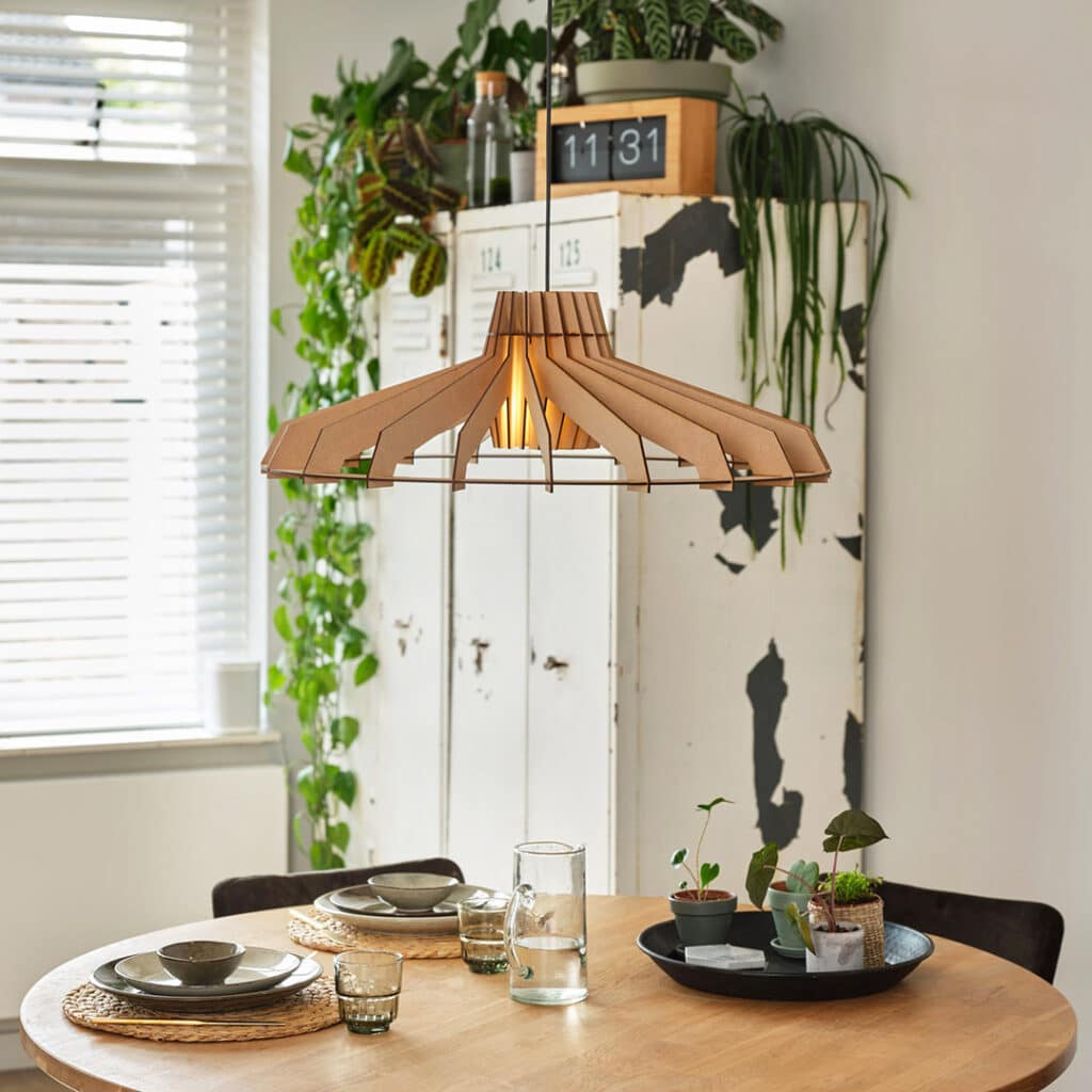 Nikolamp Tesla hanglamp - eetkamer in de kleur Naturel van Van Tjalle en Jasper