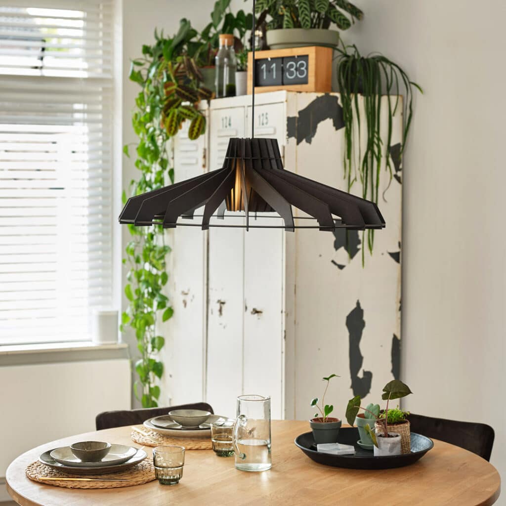 Nikolamp Tesla hanglamp - eetkamer in de kleur Naturel van Van Tjalle en Jasper