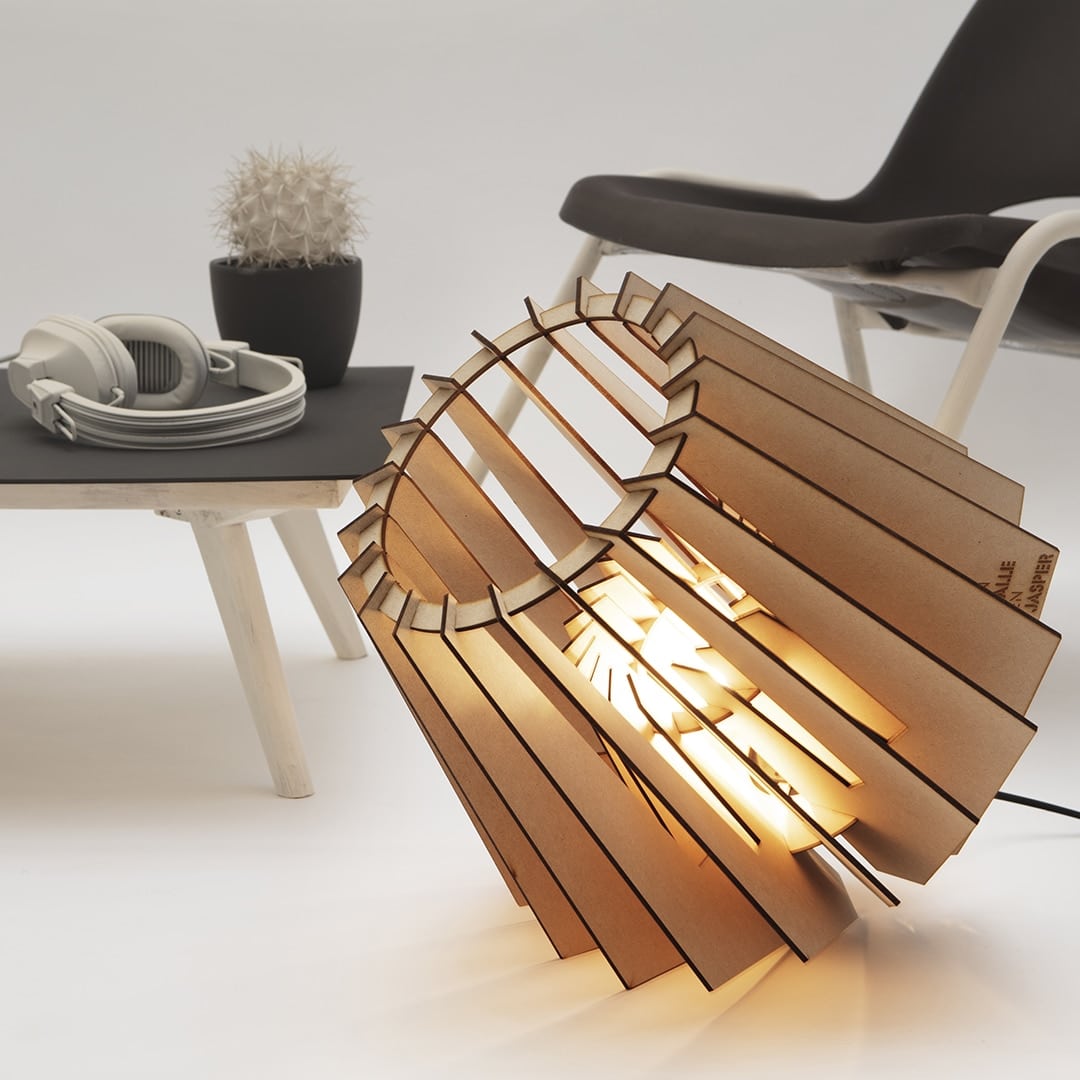 Spot - nik vloerlamp - hout in de kleur Dirty Mint van Van Tjalle en Jasper