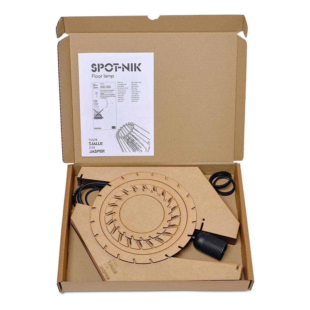 Spot - nik vloerlamp - hout in de kleur Dirty Mint van Van Tjalle en Jasper