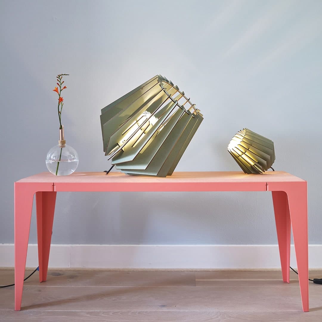 Spot - nik vloerlamp - hout in de kleur Dirty Mint van Van Tjalle en Jasper